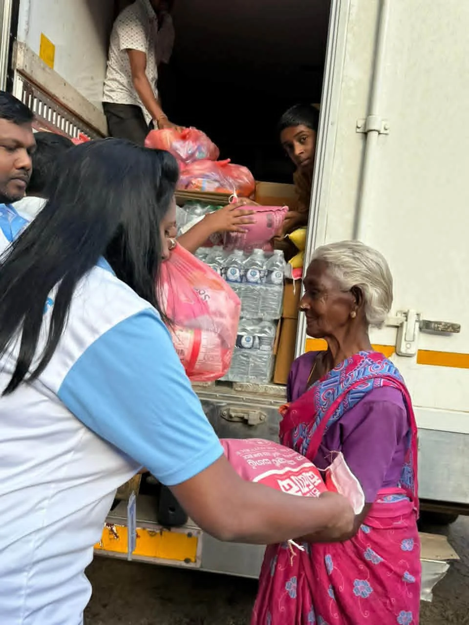 IHRC and Shri Hela Cultural Collaboration Foundation Deliver Vital Disaster Relief in Uva Province